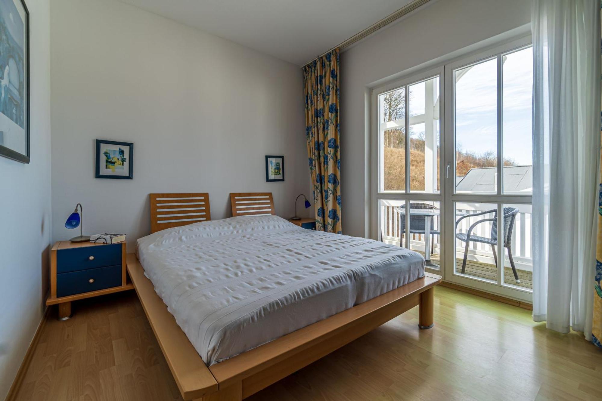8 Eden Villa